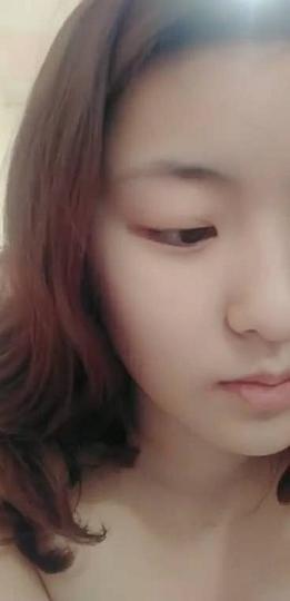 顔值不错长相清纯妹子浴室洗澡秀毛毛比较多掰开逼逼给你看很是诱惑喜欢不要错过