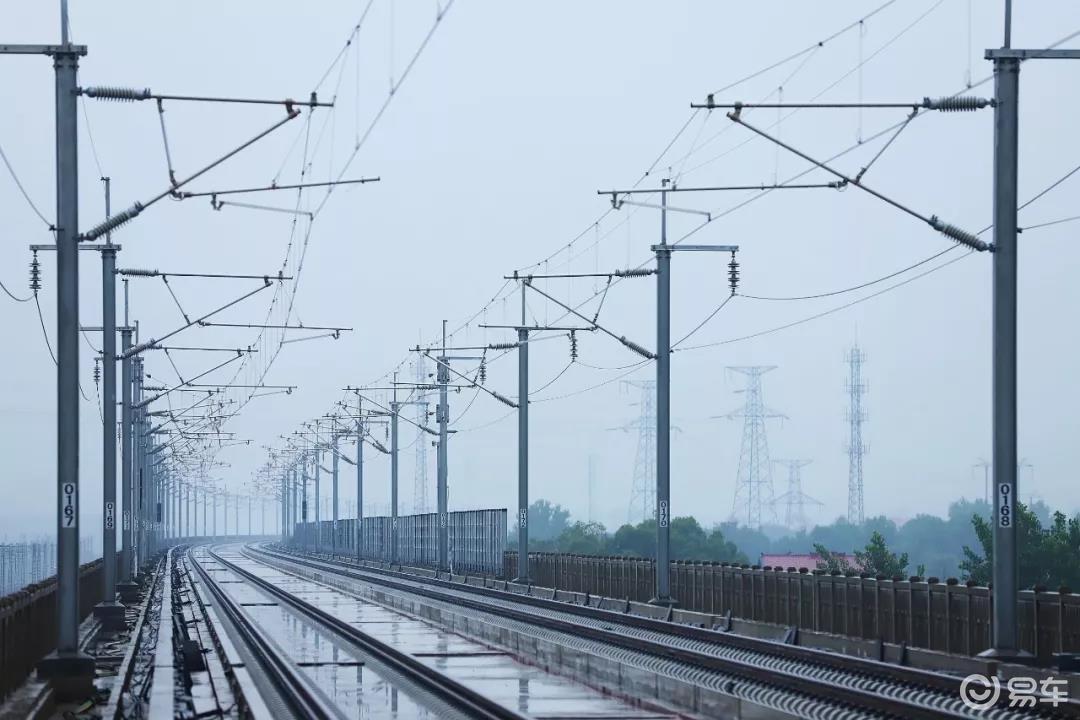 许许多多南铁职工 早在一年半前 就已介入昌赣高铁建设中 昌赣高铁