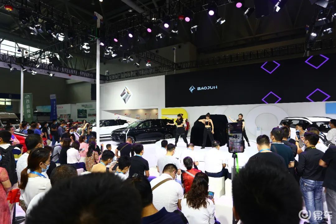 五菱宏光miniev重庆车展预售价格只是其受欢迎的一方面
