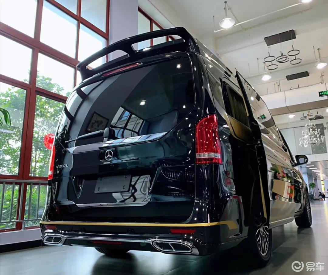 易车 正文奔驰v260l(参数|图片)龙版限量款,除了高顶车身以外,在外观