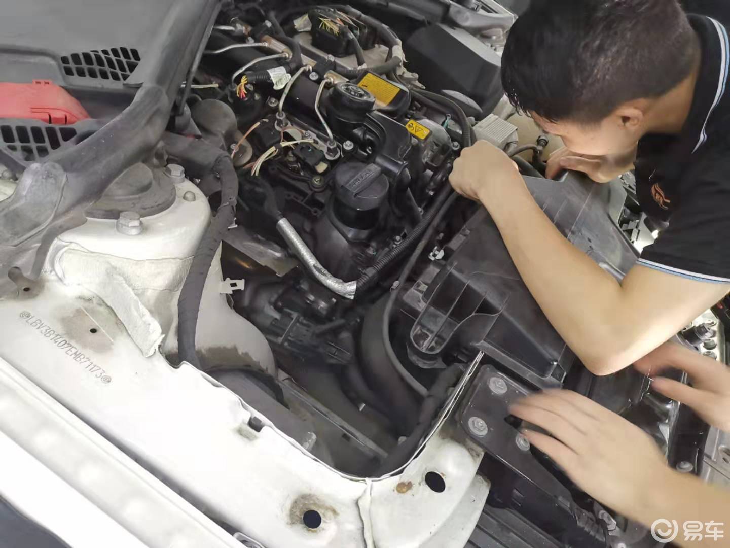 宝马320 -3系维修保养作业--深圳鑫锦汇名车升级