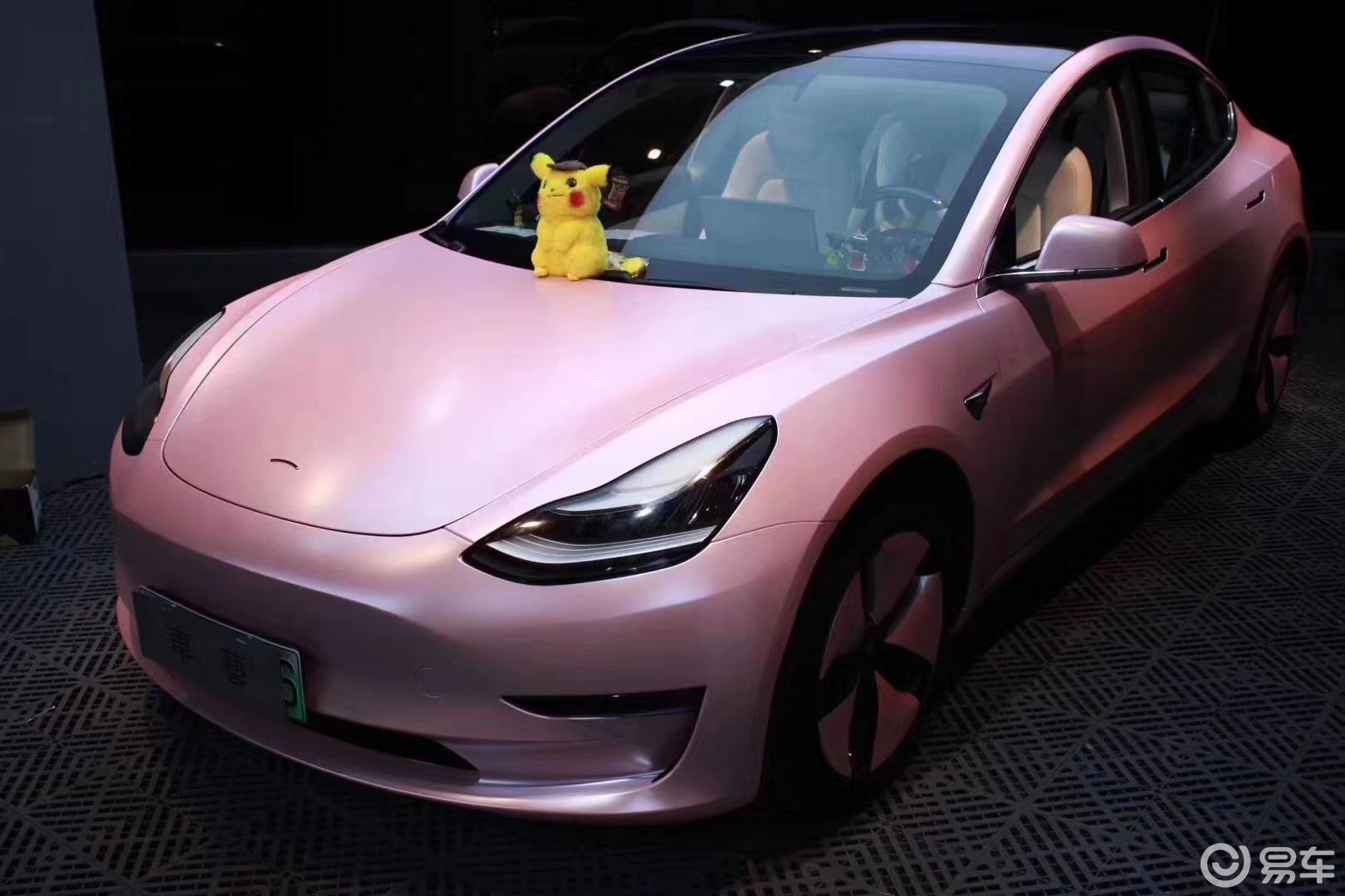 特斯拉 model 3 ucolor-电光樱花粉