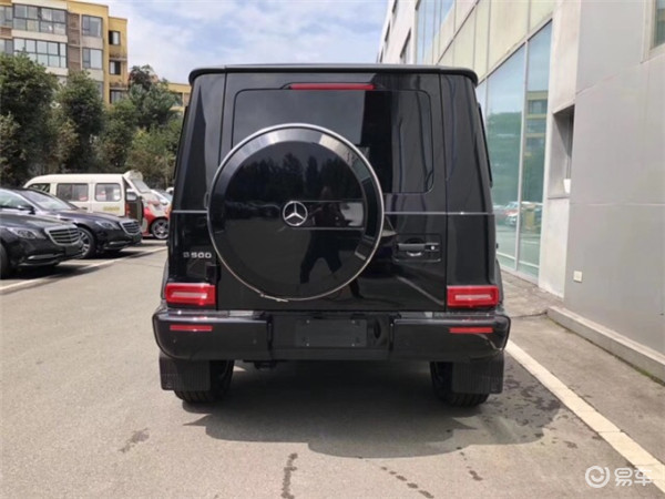 2020款奔驰g63金色雷克萨斯570跟大g