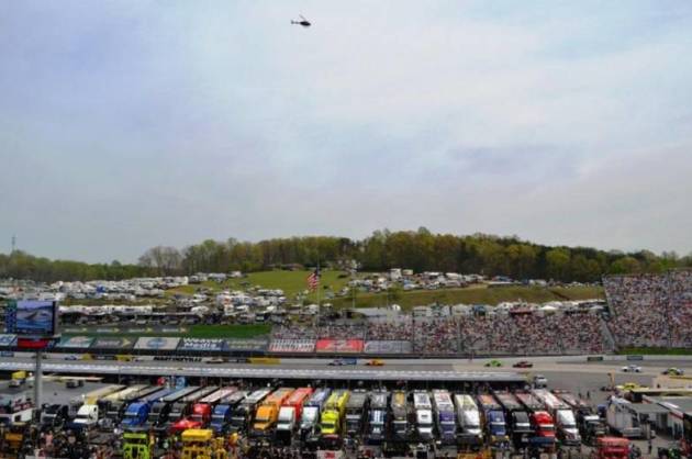 正文 nascar吸引人的另一特色是它的赛场,其中尤其是马丁斯维尔