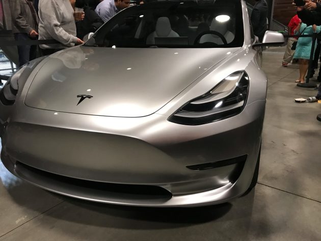 并不像什么太空船特斯拉model3实车曝光