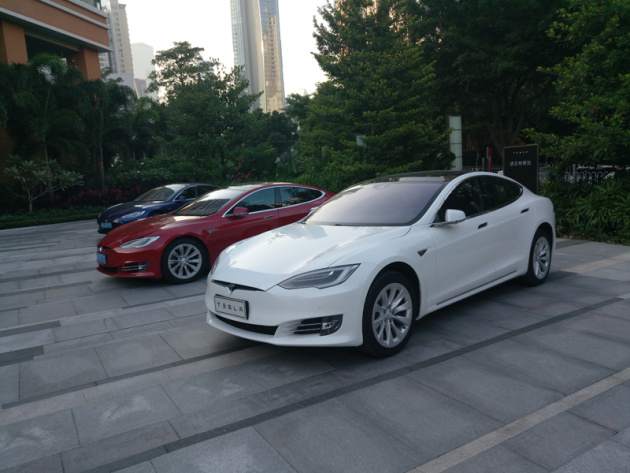 特斯拉ModelS开启狂暴模式 我朋友吓尿了