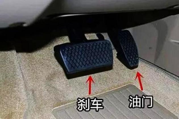 油门刹车易误踩,那为什设计成左脚刹车,右脚油门呢