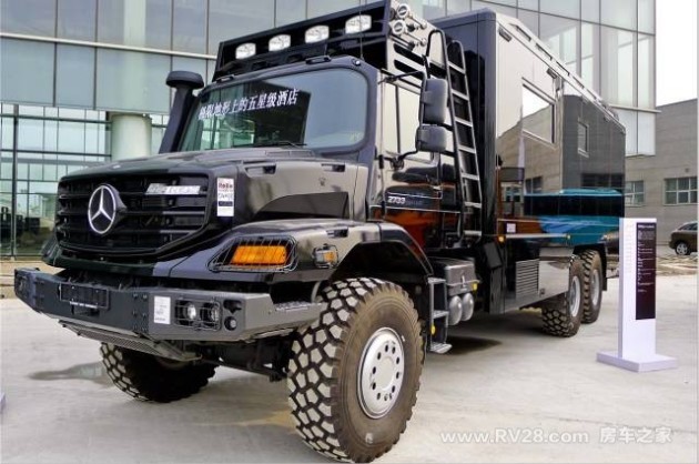由荷兰一家名为bliss mobil的房车公司基于奔驰赛托斯6x6卡车打造而成