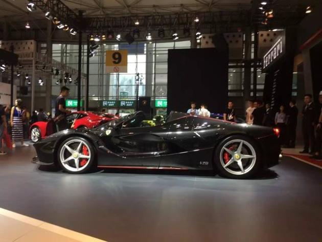 法拉利812 superfast依然坚持使用自然吸气发动机