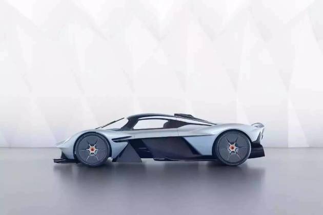 没有中置引擎不好意思打招呼 阿斯顿马丁也这