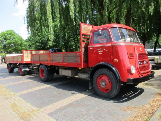 达夫在1957年推出该车型,当时达夫已经推出平头卡车,但是为了满足坚持