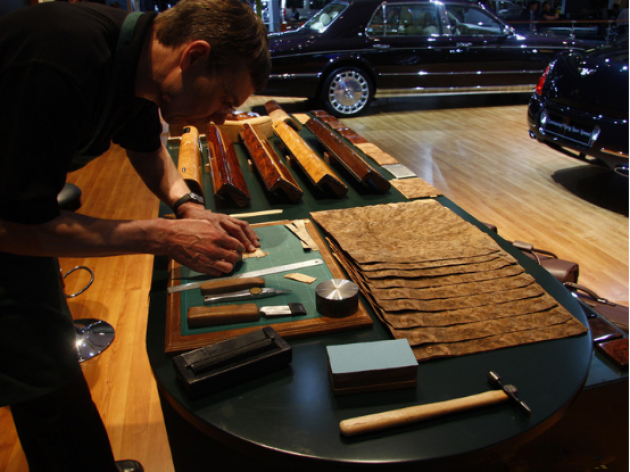 撞了宾利赔不起,这车为啥这么贵?