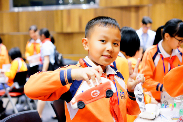 最美红领巾走进汽研院,在标识上画的这个车身藏语教材小学图片