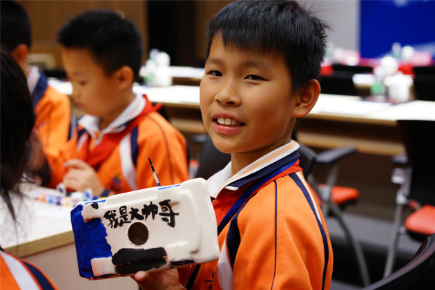 最美红领巾走进汽研院,在小学上画的这个标识()的v小学车身图片