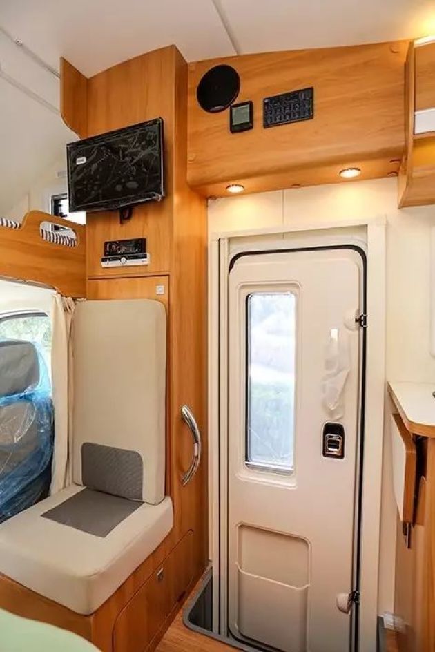 选B还是选C? 大通原厂房车总有一款适合你