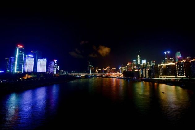 跨着江水秀恩爱,幕后老板XT是谁?