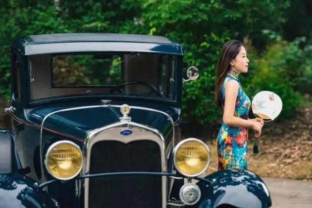 当旗袍小姐姐,偶遇最美福特老爷车