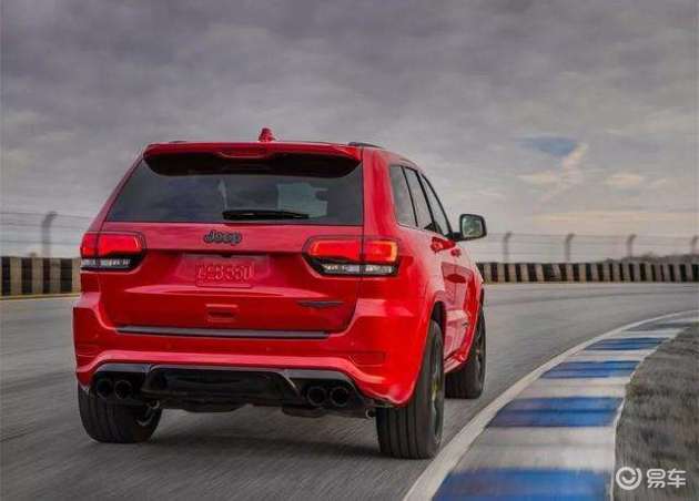 jeep大切诺基trackhawk,地狱猫6.2lv8超717匹,百公里3.