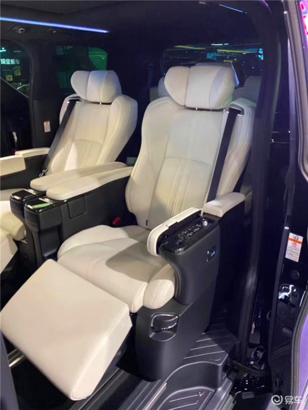 20款雷克萨斯lm300采用私人飞机座椅,豪华开放的空间氛围