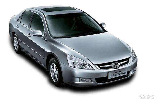 2万辆的销量,截止至2002年该车型停产,广州本田雅阁在国内的销量已经