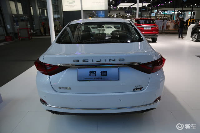 北京汽车-智道u7,大格局ai座驾,深圳十一车展实拍!