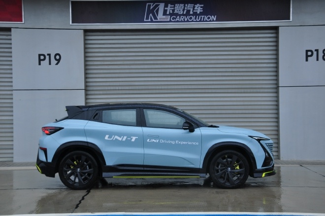 长安uni-t 2.0t上市 售价13.79-14.99万