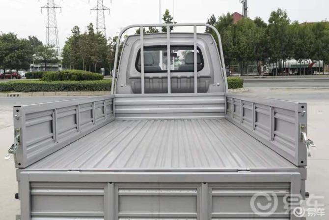 长安跨越新豹t3和福田祥菱v哪个更适合家用拉货?