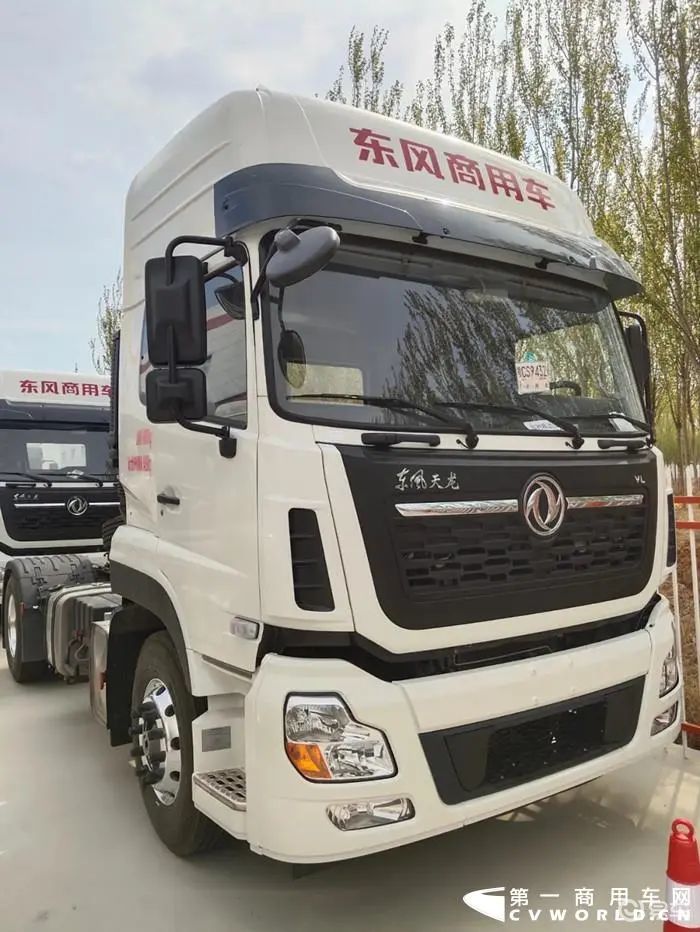 东风天龙vl 4×2牵引车