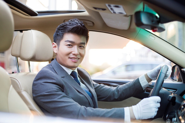 【曹操开专车,土豪吉利的一石二鸟之计】-易起