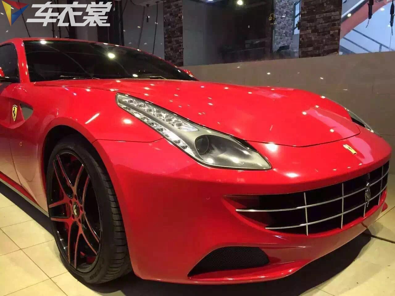 骚动起来 法拉利ff亮光暗红车身改色贴膜
