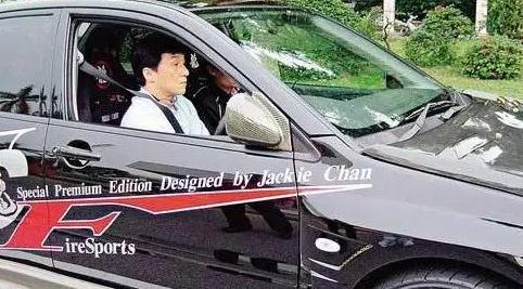 飞鹰计划成龙开的车在水里 w482_h267_d62e863b7f874541a9121af6dc71e3cc.jpg