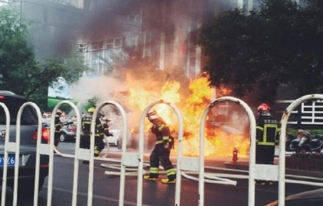 【自燃会不会让电动汽车火起来?】-易起说动