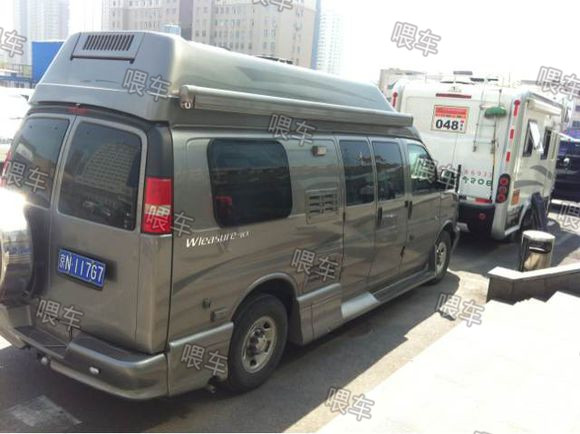 张国立父子的豪车,拉风气势不输超跑