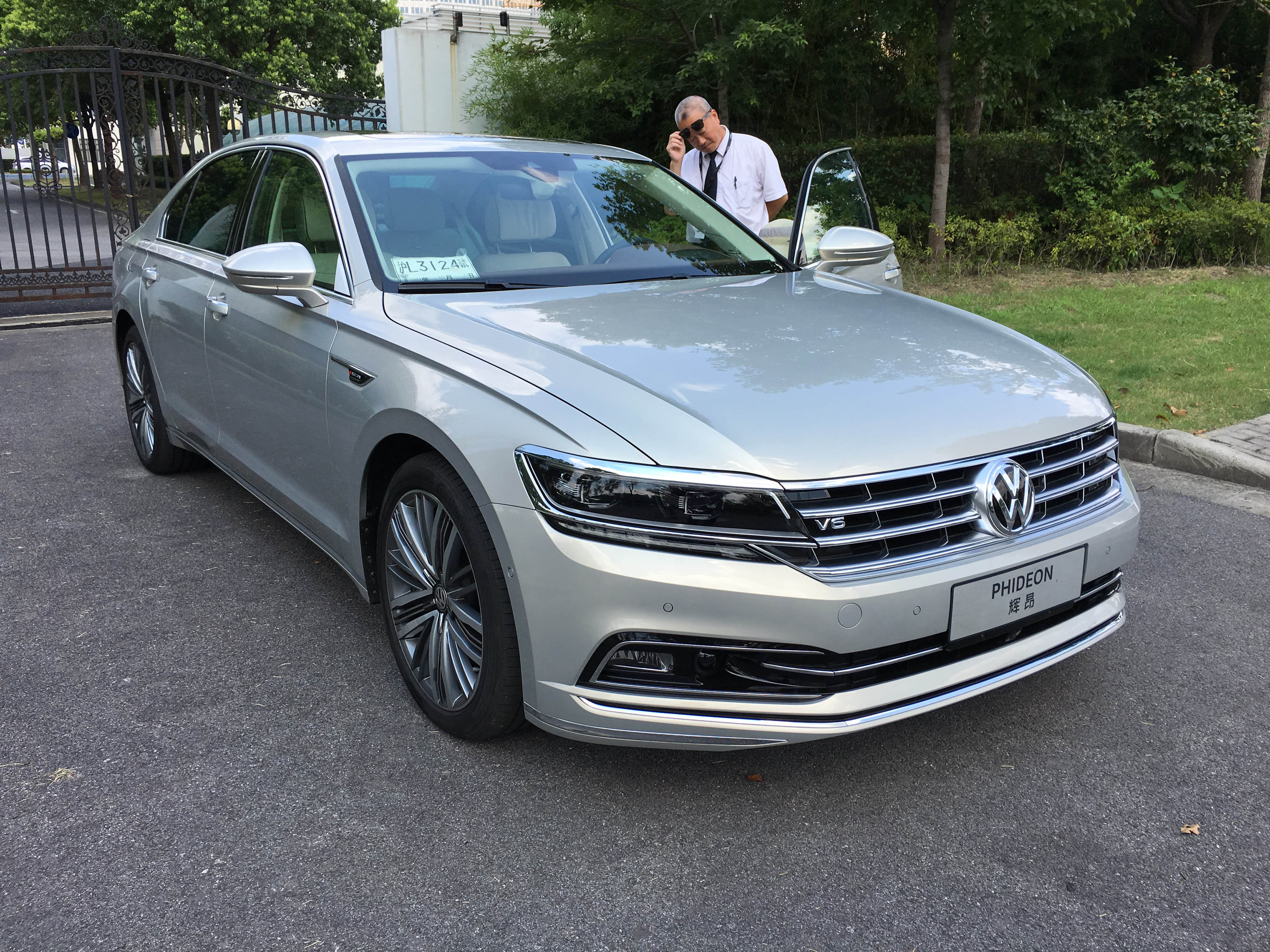 【刚试驾完大众辉昂,赶紧“剧透”下心得先】五号频道-易起说-易车网