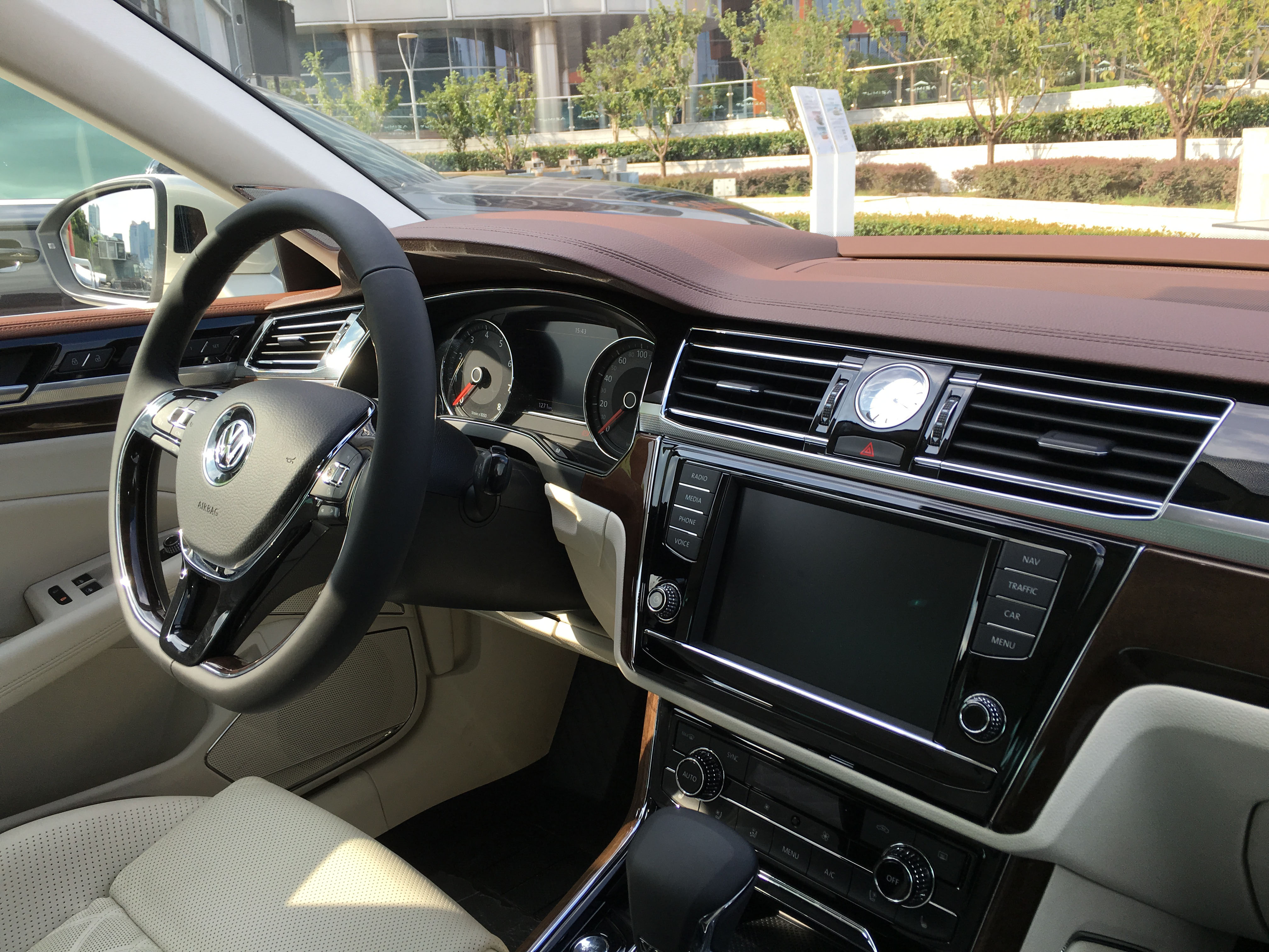 【刚试驾完大众辉昂,赶紧“剧透”下心得先】五号频道-易起说-易车网