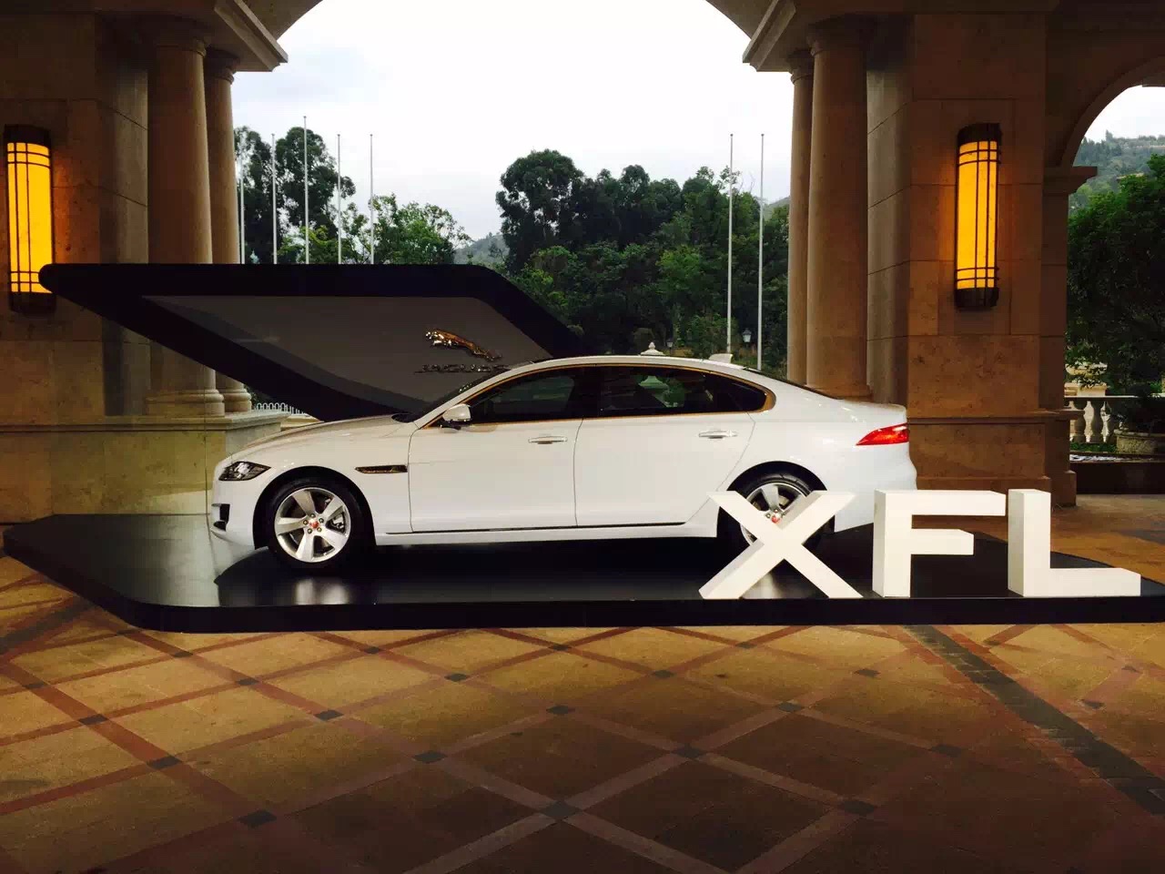 【新捷豹XFL能破局吗?】车坛囧说-易起说