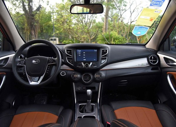 【横扫一片 10万元自动SUV比亚迪宋盖世版伤