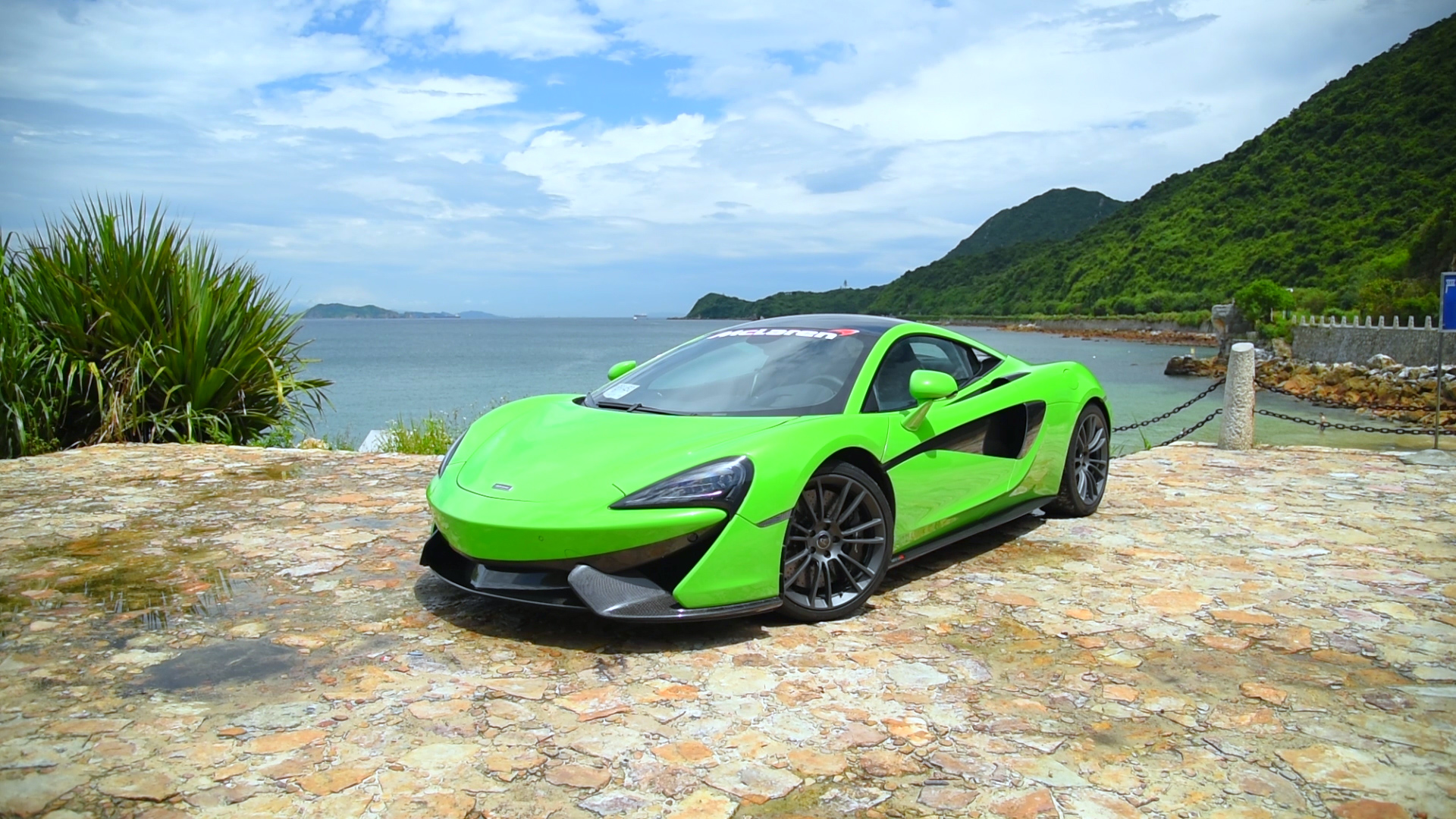 【入门超跑与极致疯狂 试驾迈凯伦570S】五号频道-易起说-易车网