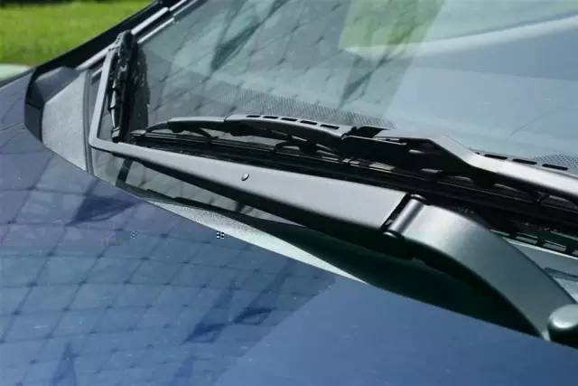 【到底能不能用自来水充当玻璃水,看完你就懂