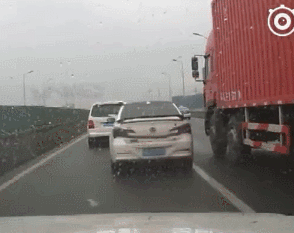 易车号 > 正文   不飙车?不可能,除非,老子没电了.