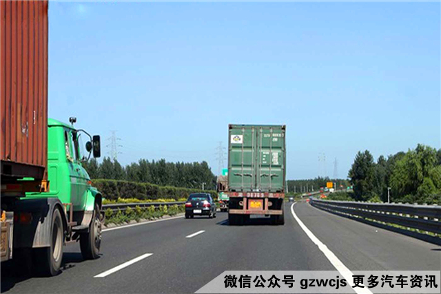 易车 正文有过高速驾驶经历的朋友们一定知道,碰到一些货车长时间占据