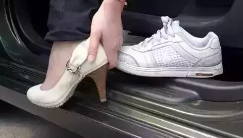 鞋子怎么样能踩开 w0_h0_4127687920ae4943a22a4acc8ccaf5ab.jpeg