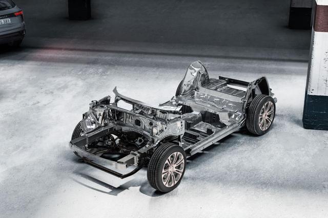 【吉利凌克将推首款SUV,外观像好莱坞科幻大