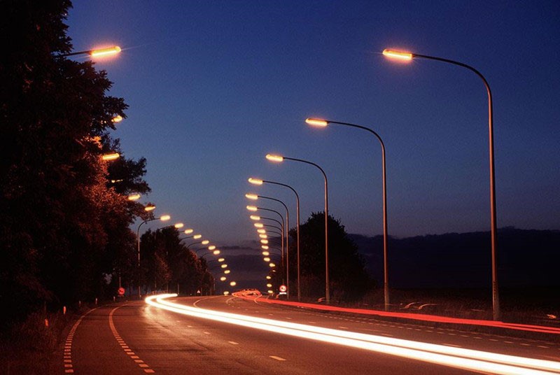 为什么高速公路上不设路灯?