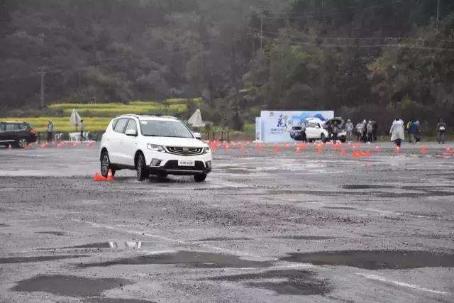 与传祺GS4、哈弗H6横向对比，远景SUV拿什么叫板爆款神车