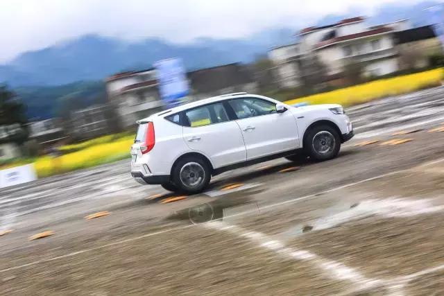 与传祺GS4、哈弗H6横向对比，远景SUV拿什么叫板爆款神车