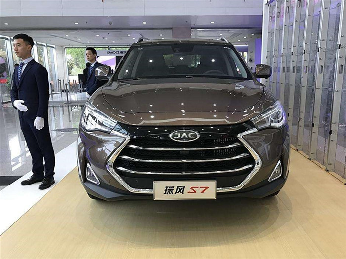 【先学走再学飞,江淮瑞风S7对标GS8欠火候?