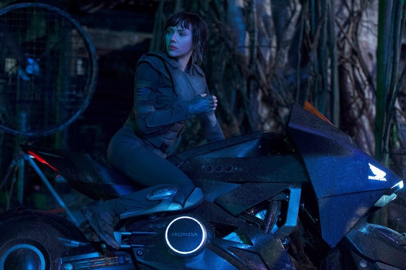 ></p></a> 正文   电影中出现的第一台车是由主角草雉素子(斯嘉丽·约翰逊饰演