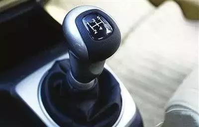 手动挡怎样起步又快又不熄火?