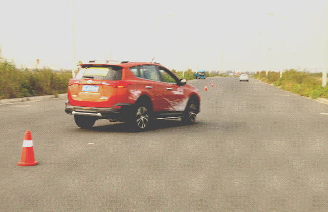 算了,反正没人看.长颈鹿和大象赛跑,速度一样,同时刹车,谁点头更厉害?